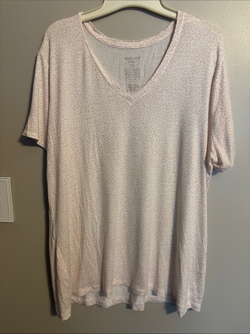 Nine West Pale Peach V-Neck Short Sleeve Tee